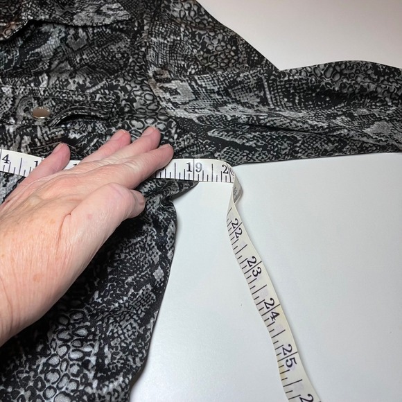 Collectible Y2K Tina Knowles (Beyonce’s mom) Medium Animal Print Blouse - Picture 11 of 12